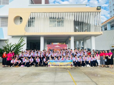 Các em học sinh tham quan khu trải nghiệm Hoàng Long Trop - Pical